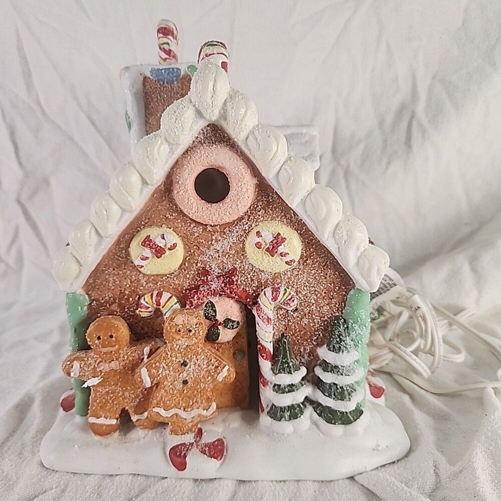 House Mervyn's Gingerbread Ceramic Lighted 9"Tx7.5"Wx8.5"D Vintage 2001 Rare